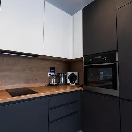 Spacious, Free Parking, 3min Beach, Flora Panorama Apartment *