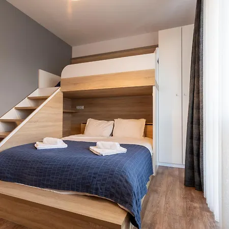 Apartman Spacious, Free Parking, 3min Beach, Flora Panorama