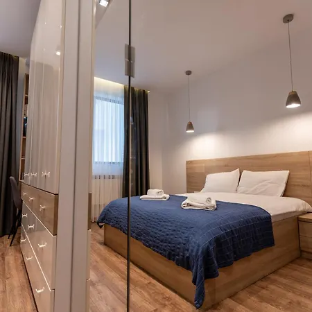 Spacious, Free Parking, 3min Beach, Flora Panorama Apartman