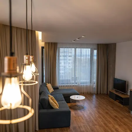 דירה Spacious, Free Parking, 3min Beach, Flora Panorama בורגאס