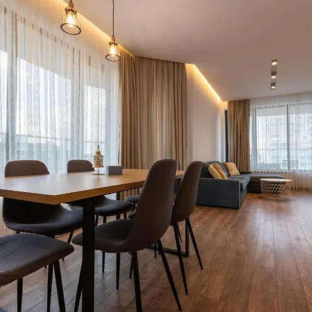 Spacious, Free Parking, 3min Beach, Flora Panorama דירה