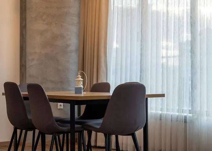 Lägenhet Spacious, Free Parking, 3min Beach, Flora Panorama Burgas