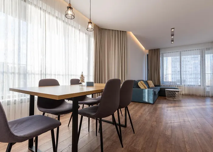 Spacious, Free Parking, 3min Beach, Flora Panorama Lägenhet *