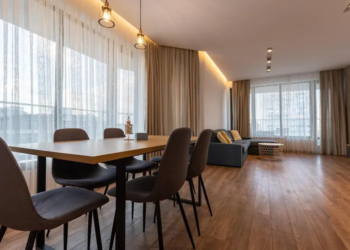 Spacious, Free Parking, 3min Beach, Flora Panorama Lägenhet